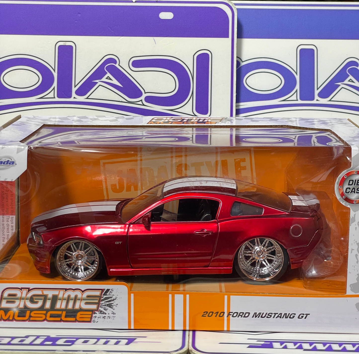 92205 1/24 2010 FORD MUSTANG GT