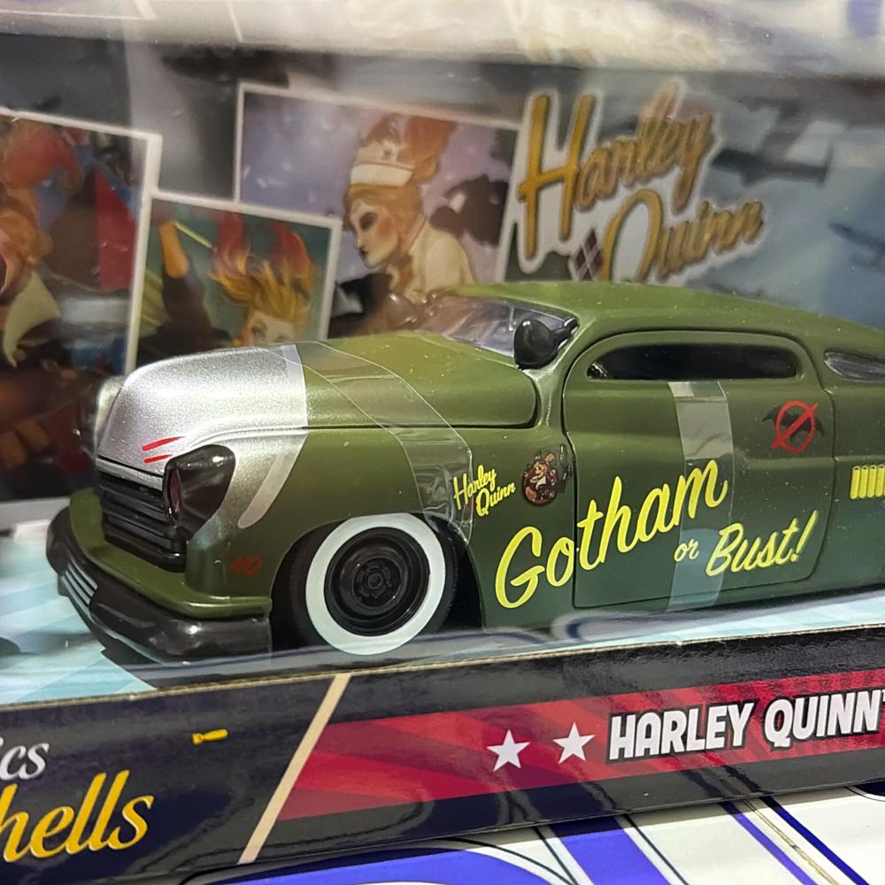 30456 HARLEY QUINN & 1951 MERCURY