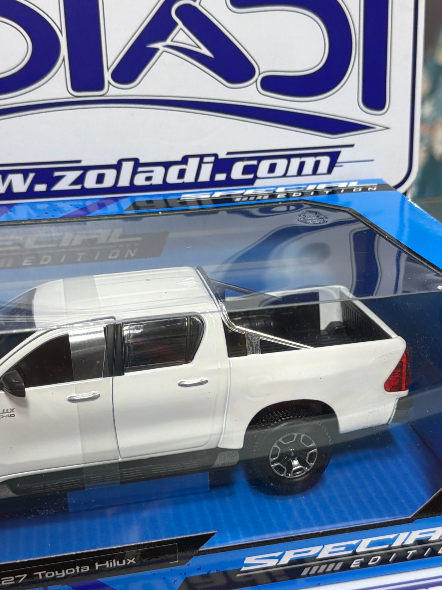 32920 1/24 TOYOTA HILUX