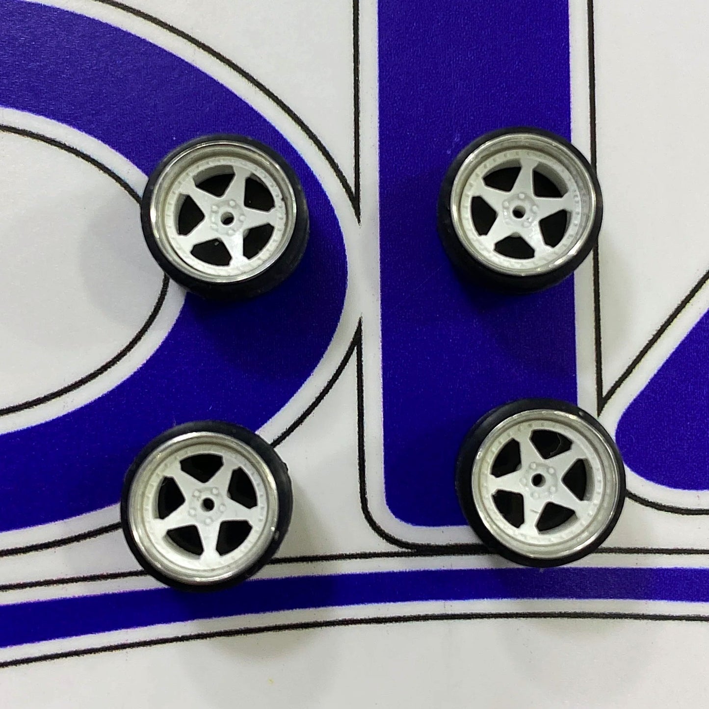 KURO ZOKU SET 4 LLANTAS STARFISH WHITE