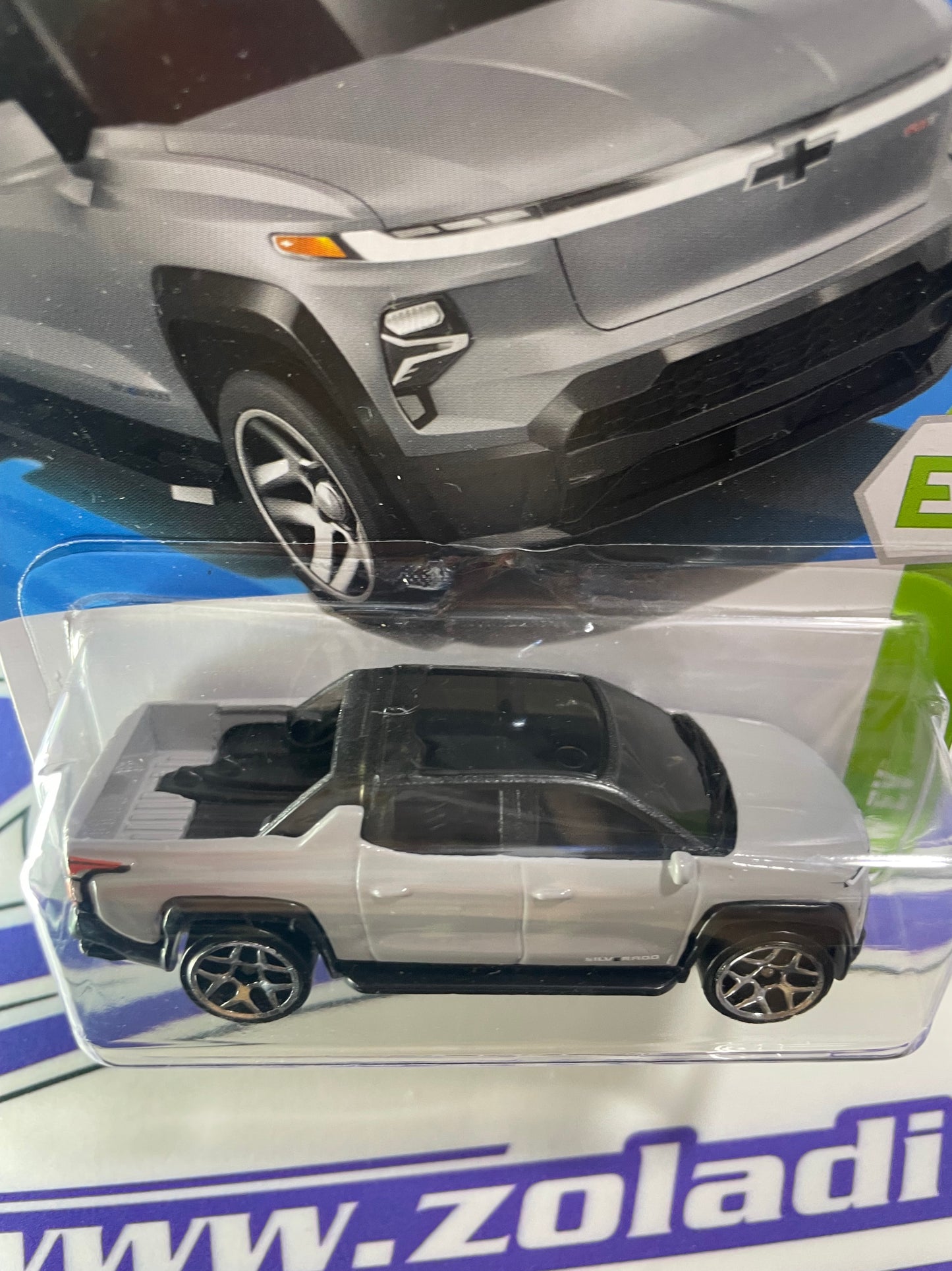 HYX30 SILVERADO EV RST