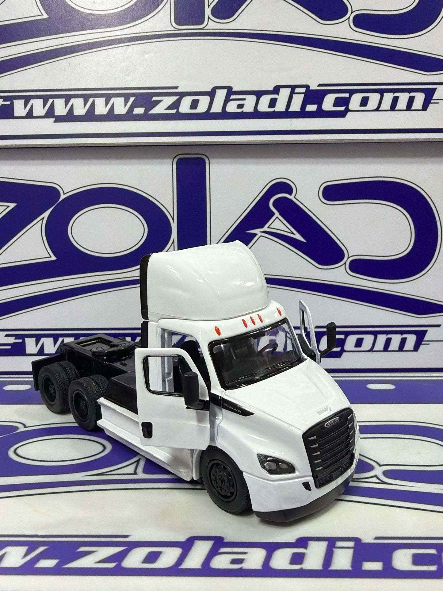 SU FREIGHTLINER CASCADIA 1/62 KINSMART
