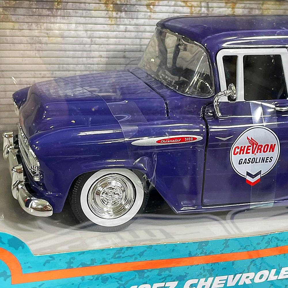 35044 1/24 CHEVROLET SUBURBAN