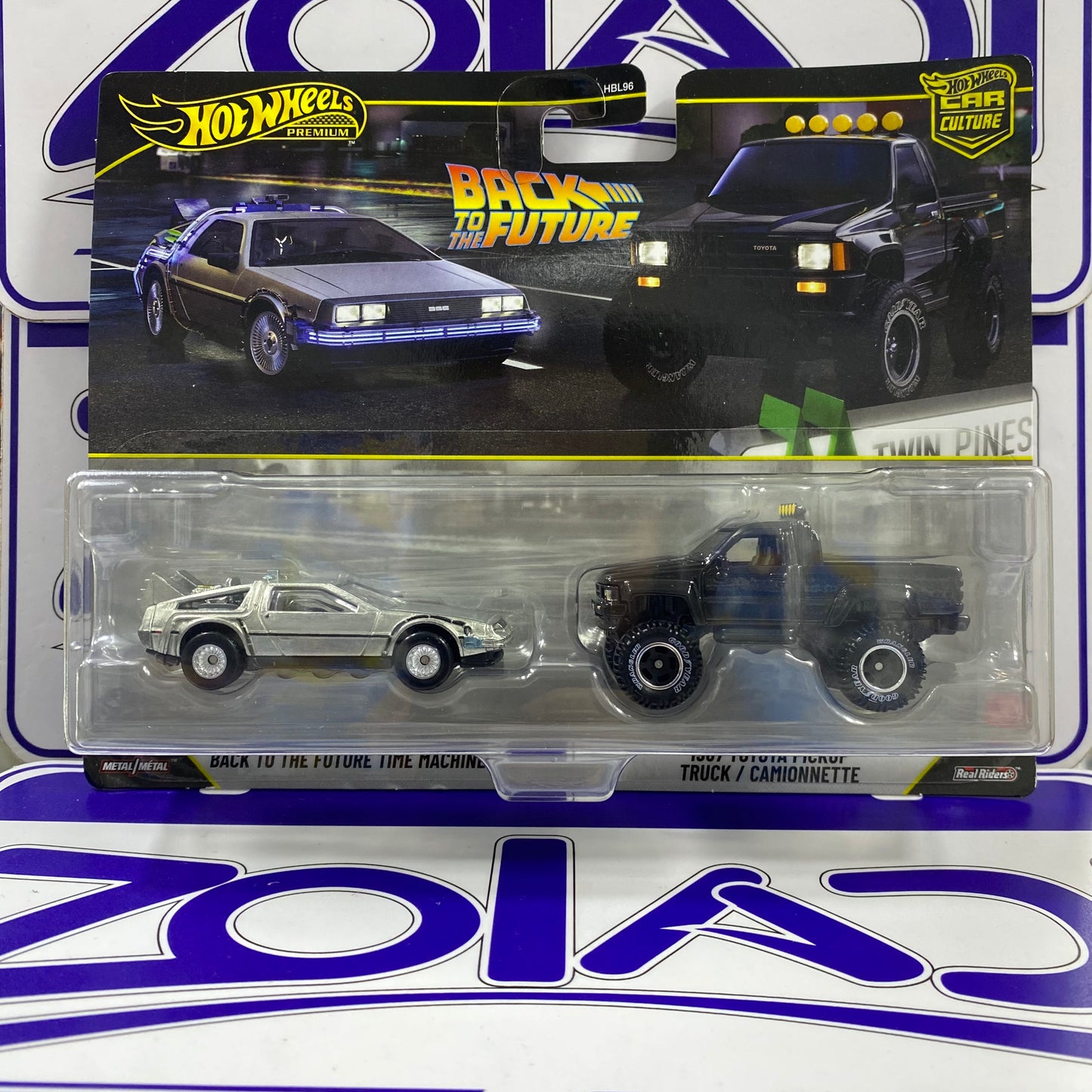 JHW48 BACK TO THE FUTURE TIME MACHINE / 1987 TOYOTA PICKUP TRUCK / CAMIONNETTE