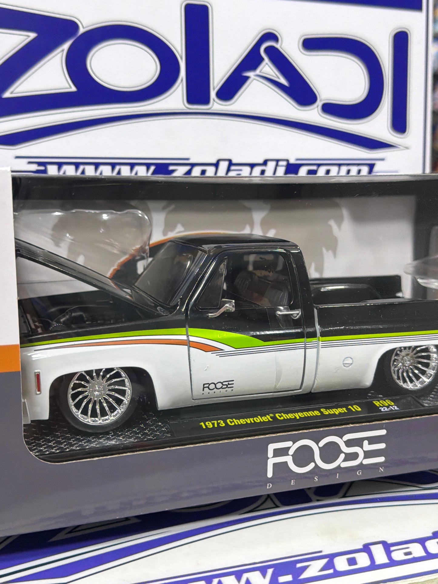 40300 CHEVROLET CHEYENNE SUPER 10 1/24 M2