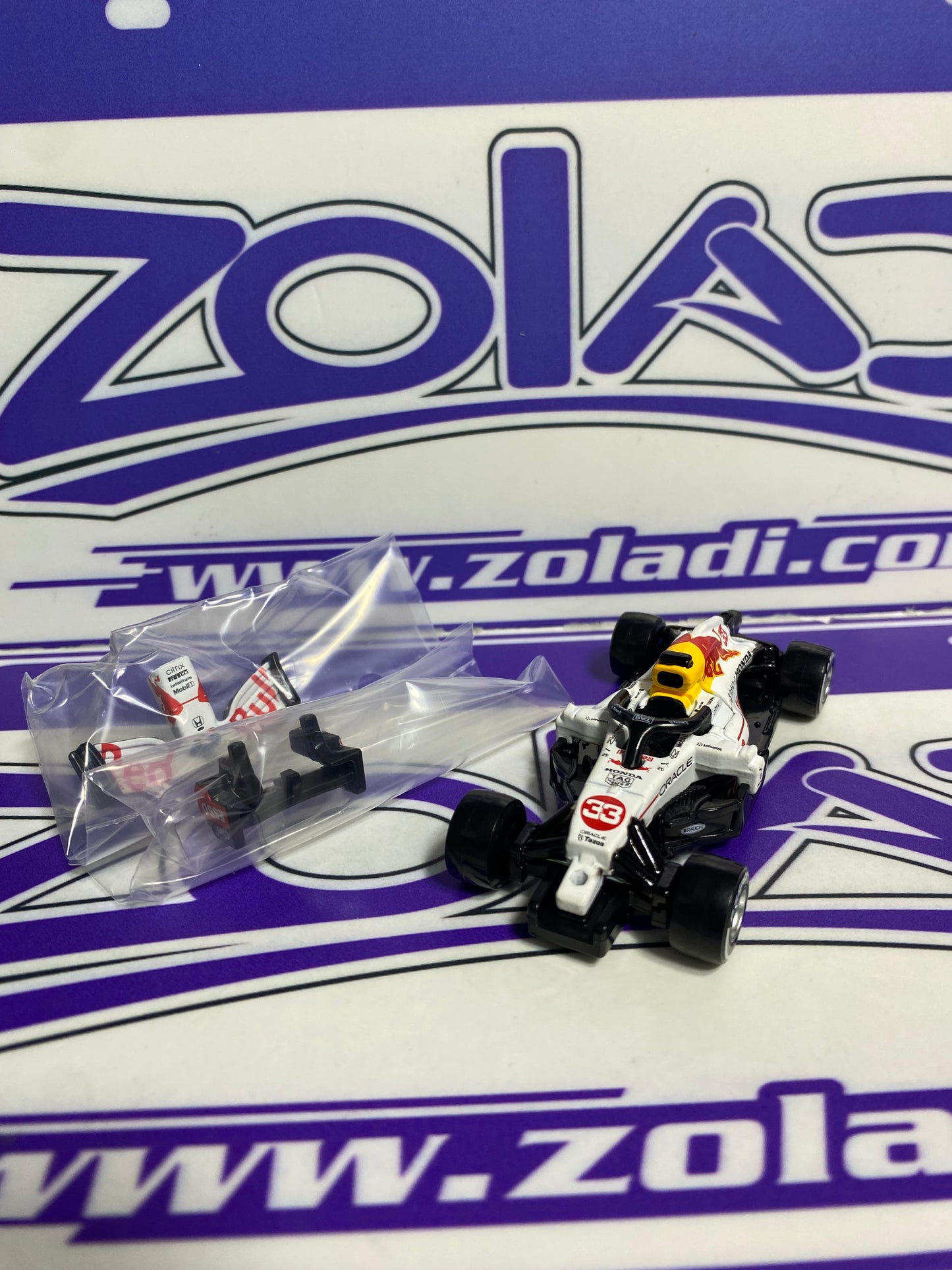 TOMICA RED BULL RACING RB16