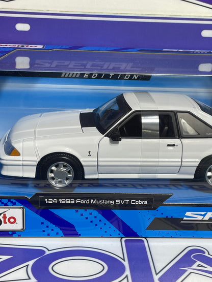 32906 1/24 1993 FORD MUSTANG SVT COBRA