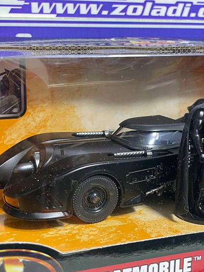 98260 1/24 BATMOBILE & BATMAN