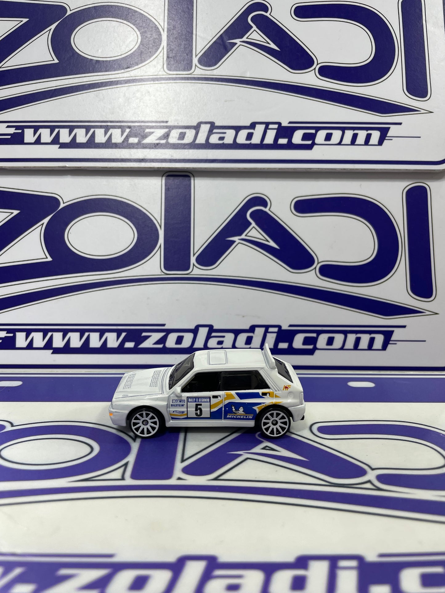 SU LANCIA DELTA INTÉGRALE