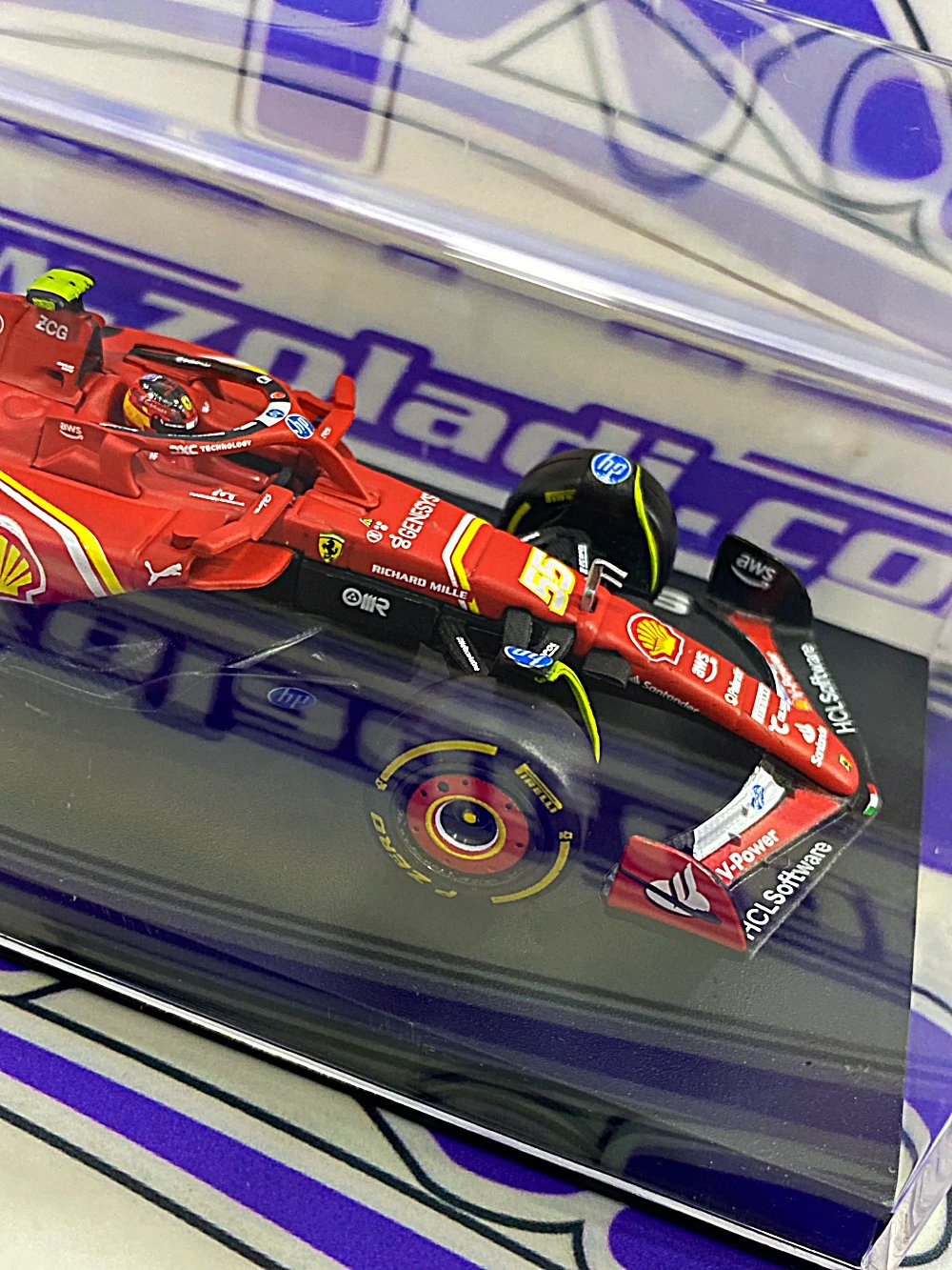 36843 SF24 CARLOS SAINZ #55 FERRARI (ACRILICO CON CASCO)