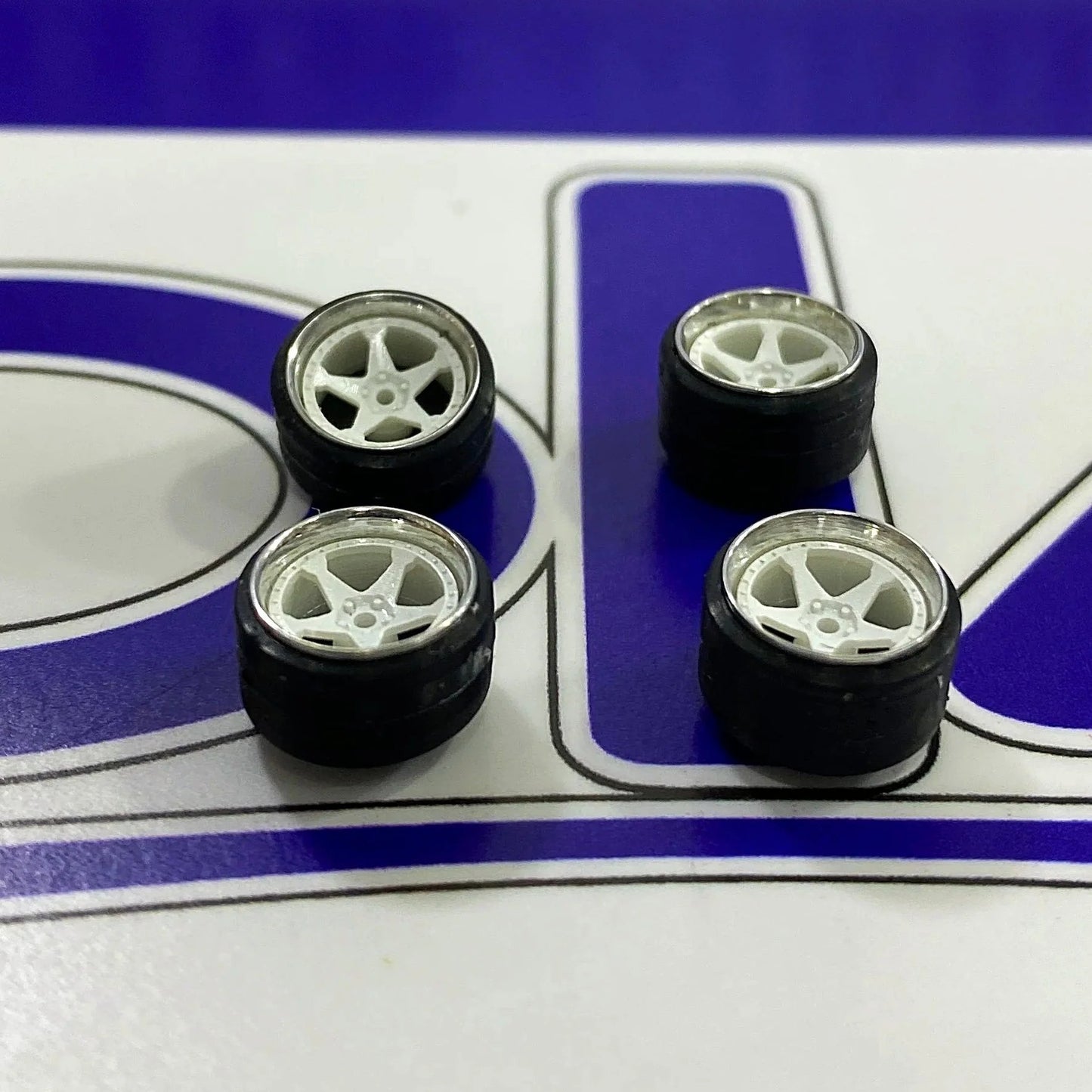 KURO ZOKU SET 4 LLANTAS STARFISH WHITE