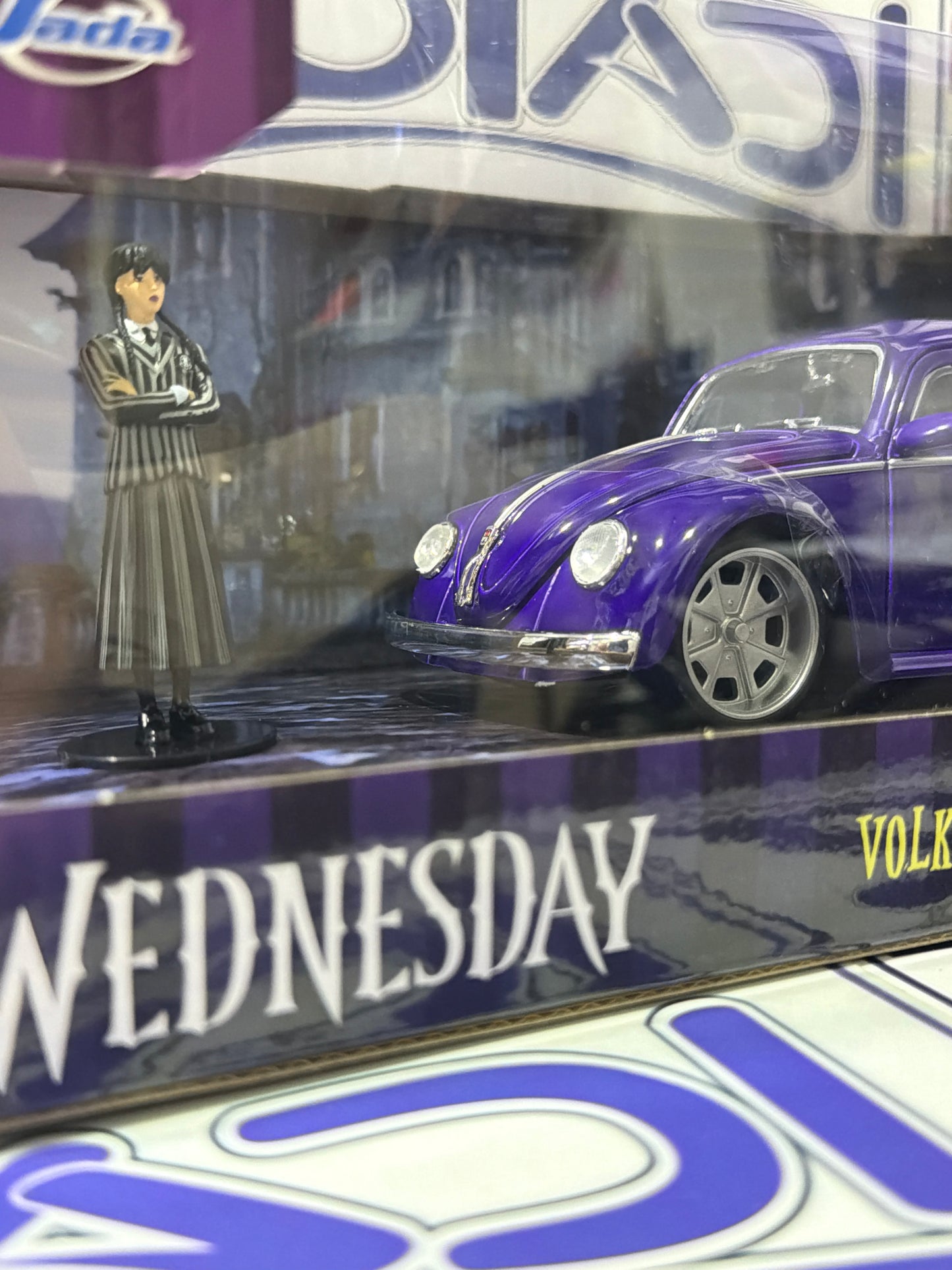 35131 VOLKSWAGEN BEETLE & WEDNESDAY ADDAMS