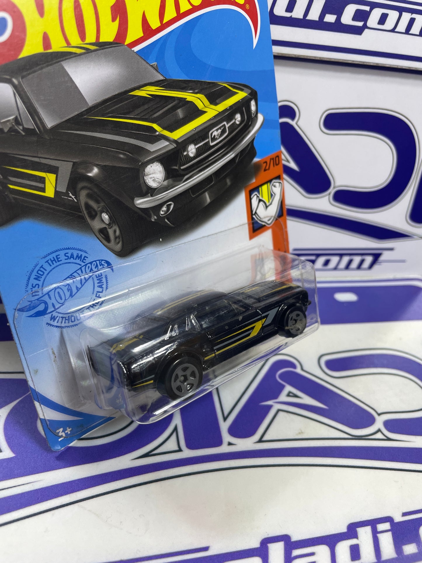 FORD MUSTANG COUPE 67 Hot Wheels disponible en Zoladi Lima