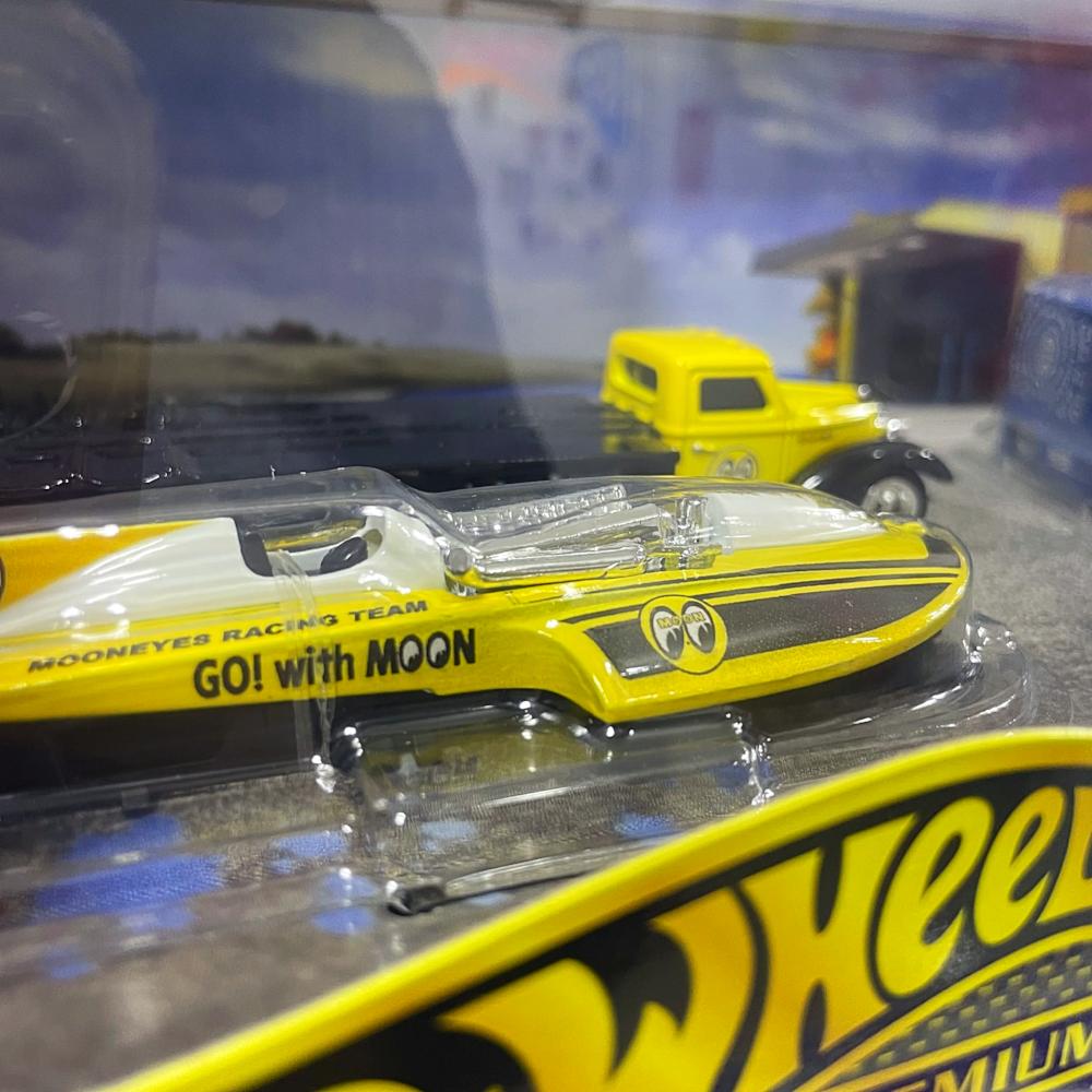 HRT51 DIORAMA MOONEYES