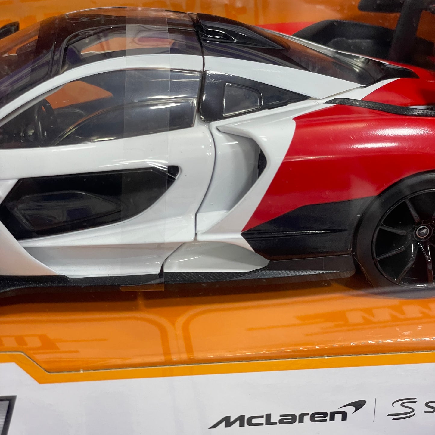 36370 MCLAREN SENNA 1/24
