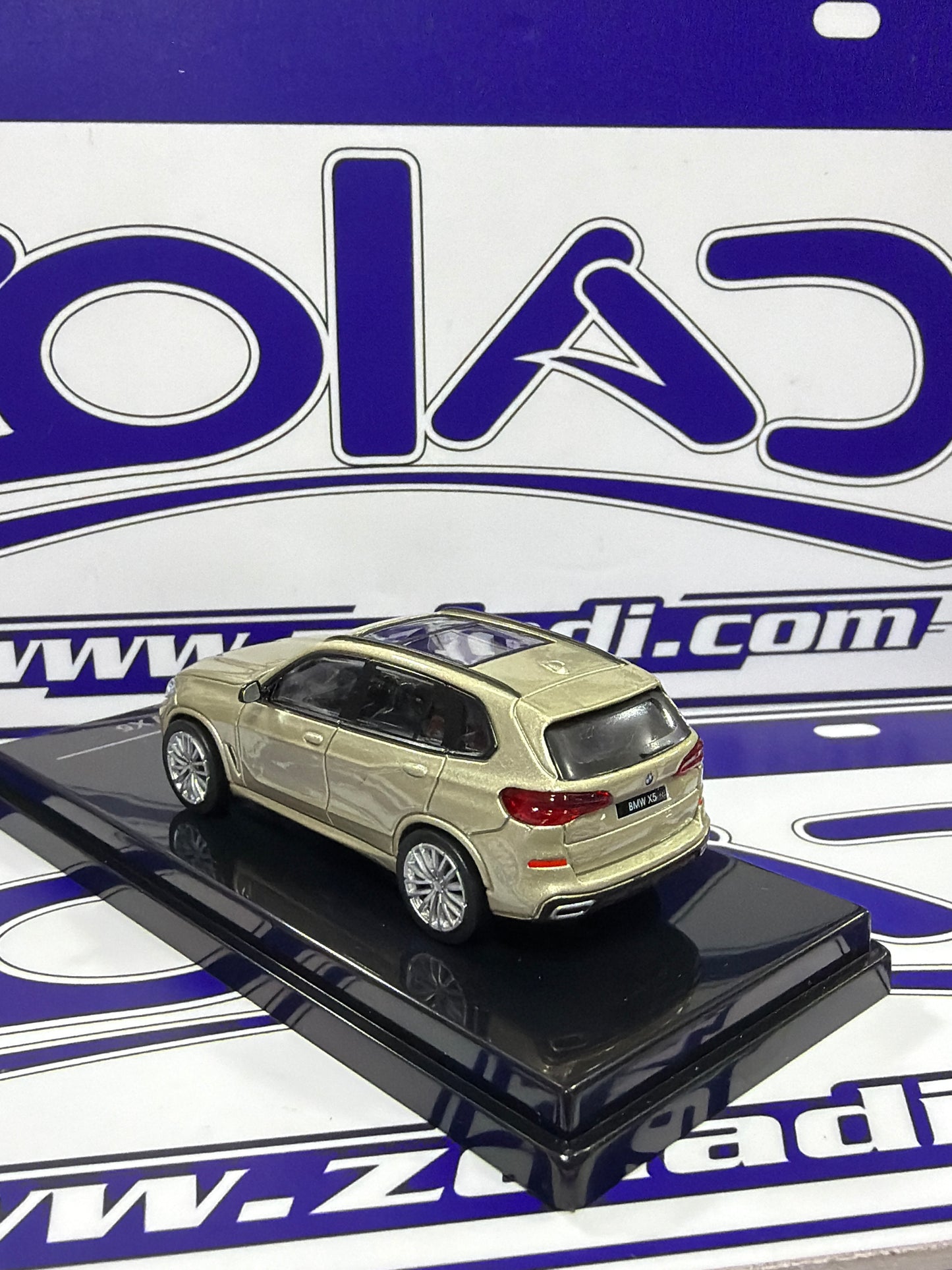 BMW X5 2018 1/64 PARA64