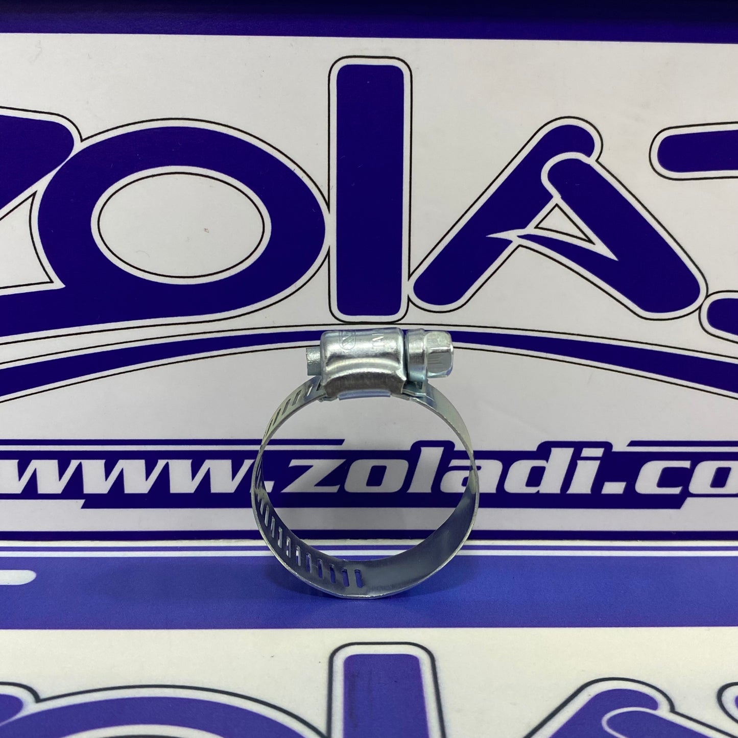 ABRAZADERA DE METAL PARA MANGUERA Y TUBERIA 1 1/2”