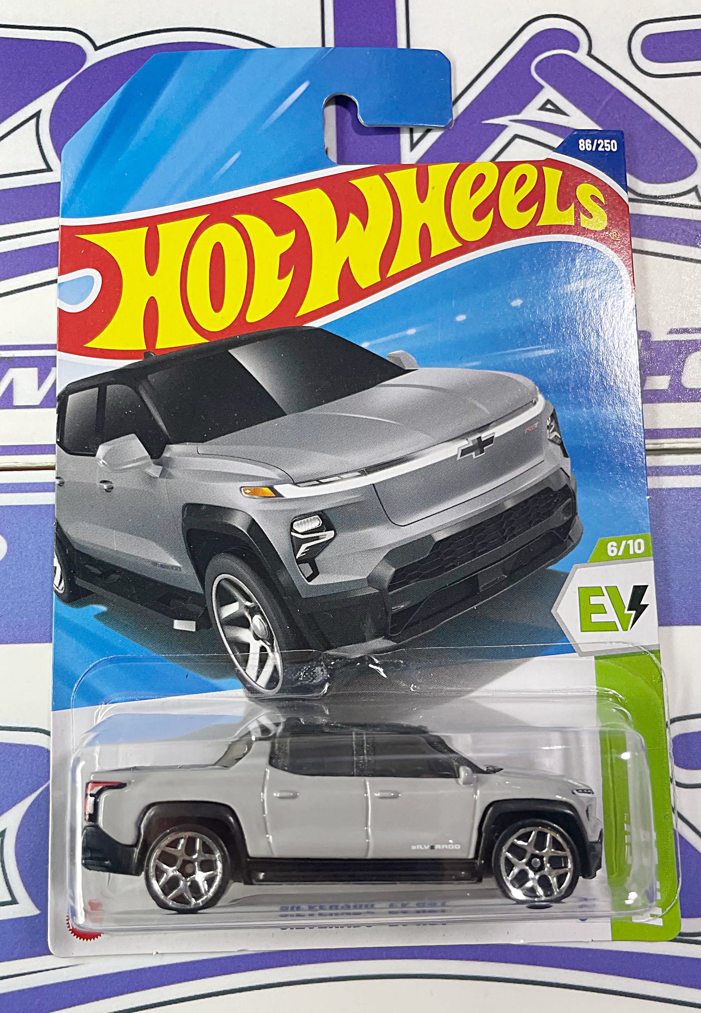 HYX30 SILVERADO EV RST