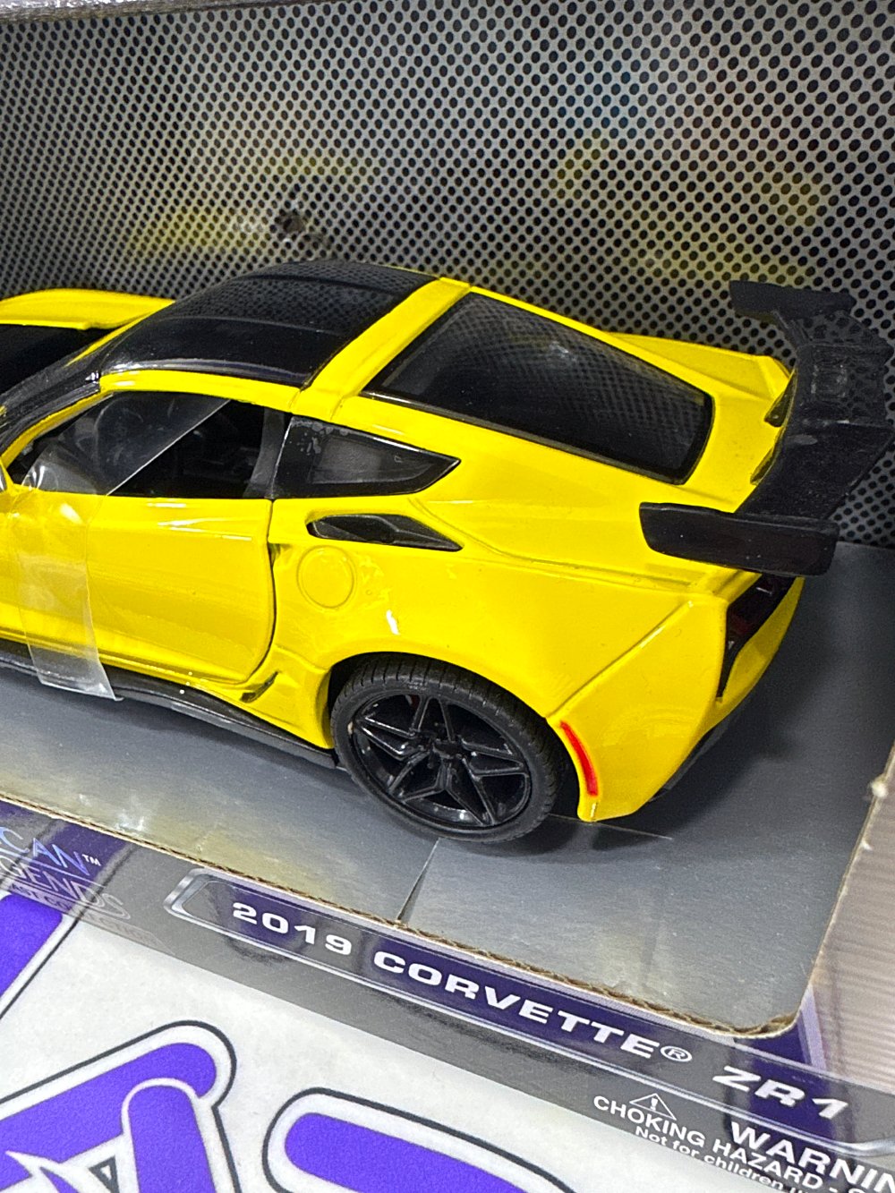 79356 CORVETTE ZR1 MOTOR MAX 1/24