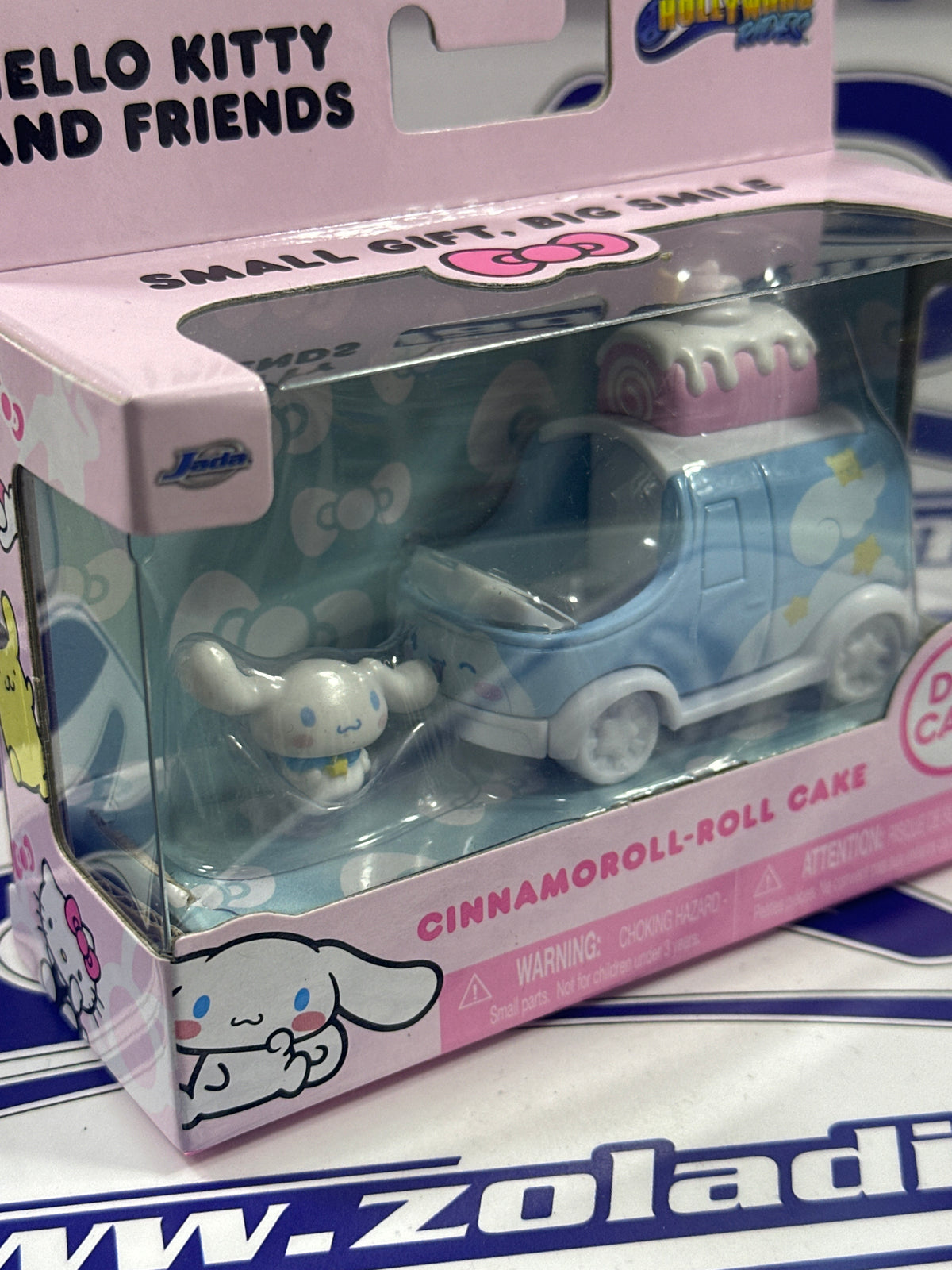 HELLO KITTY CAR DISEÑOS ALEATORIOS
