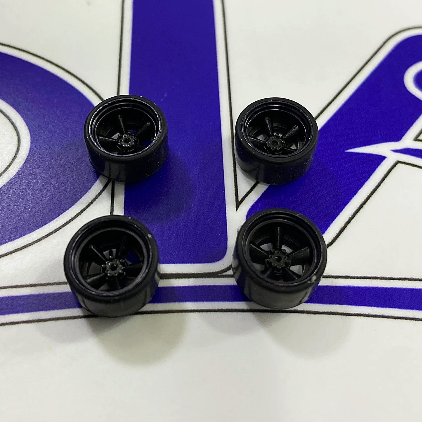 KURO ZOKU SET DE 4 LLANTAS PHANTON BLACK