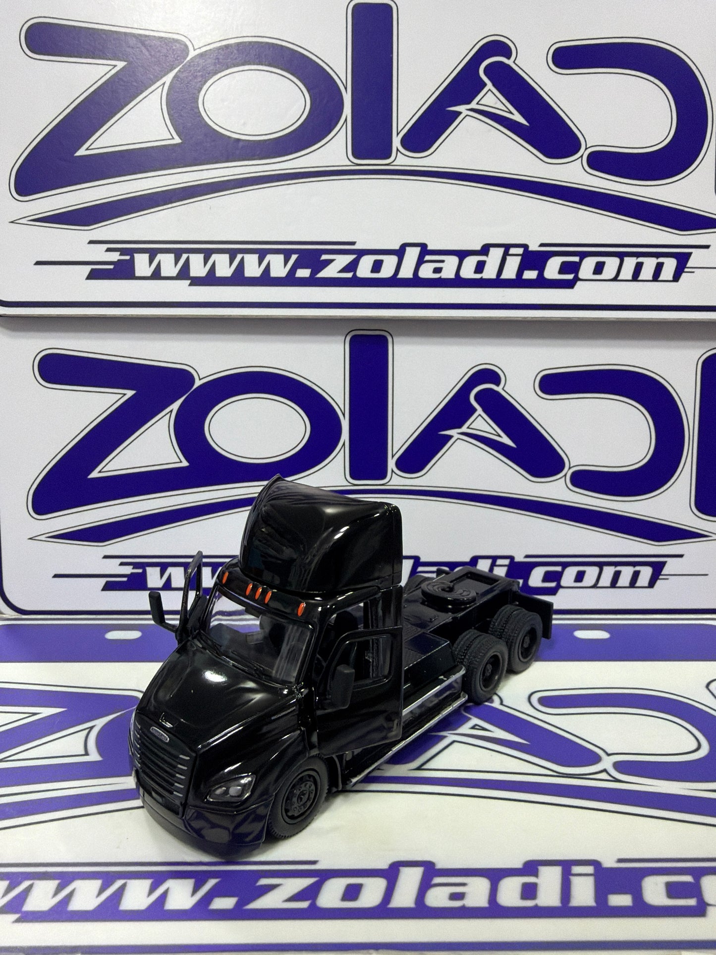 SU FREIGHTLINER CASCADIA 1/62 KINSMART