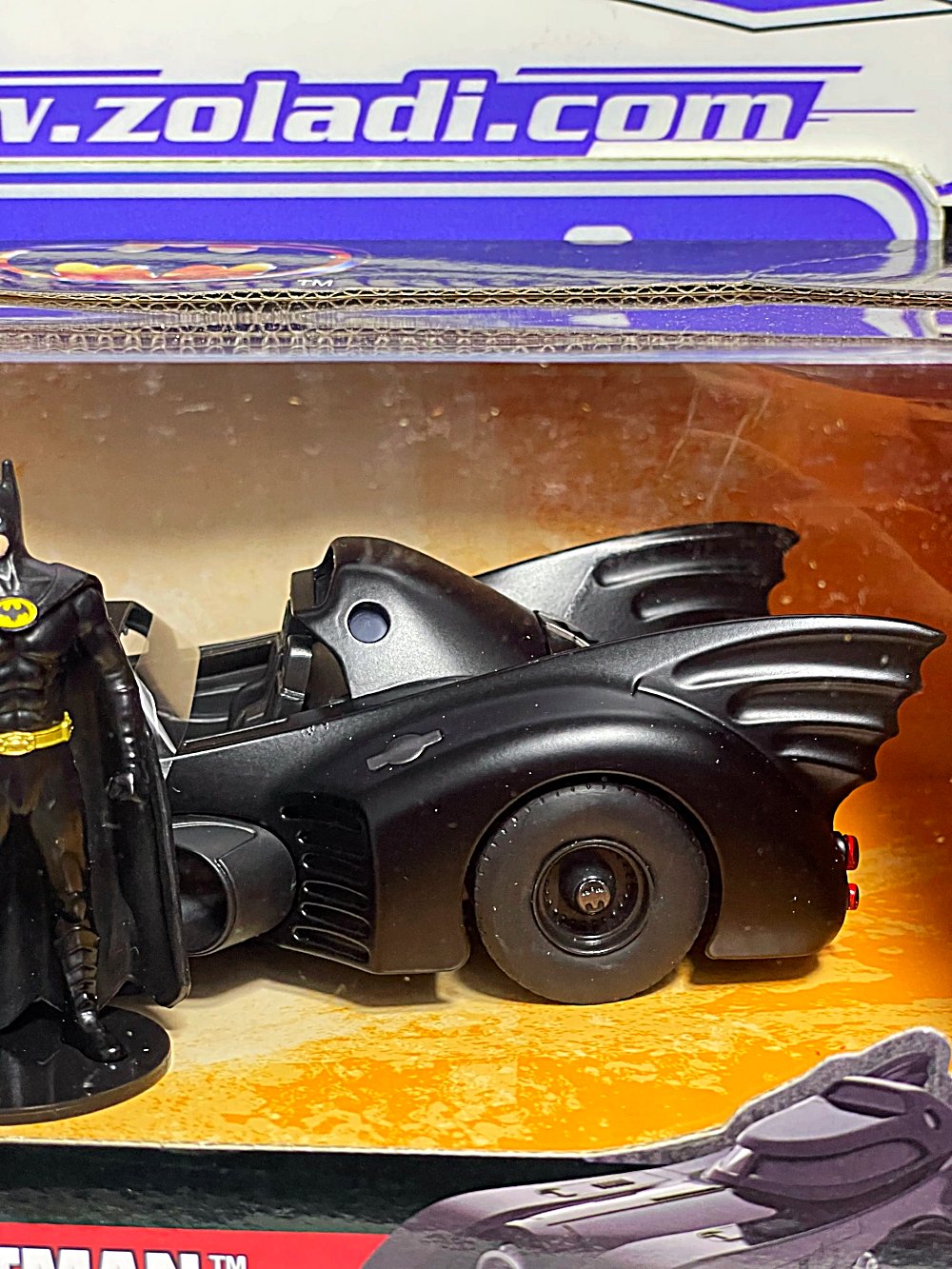 98260 1/24 BATMOBILE & BATMAN