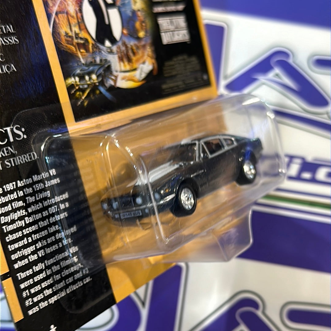 JLPC12 007 ASTON MARTIN V8 JOHNNY LIGHTNING