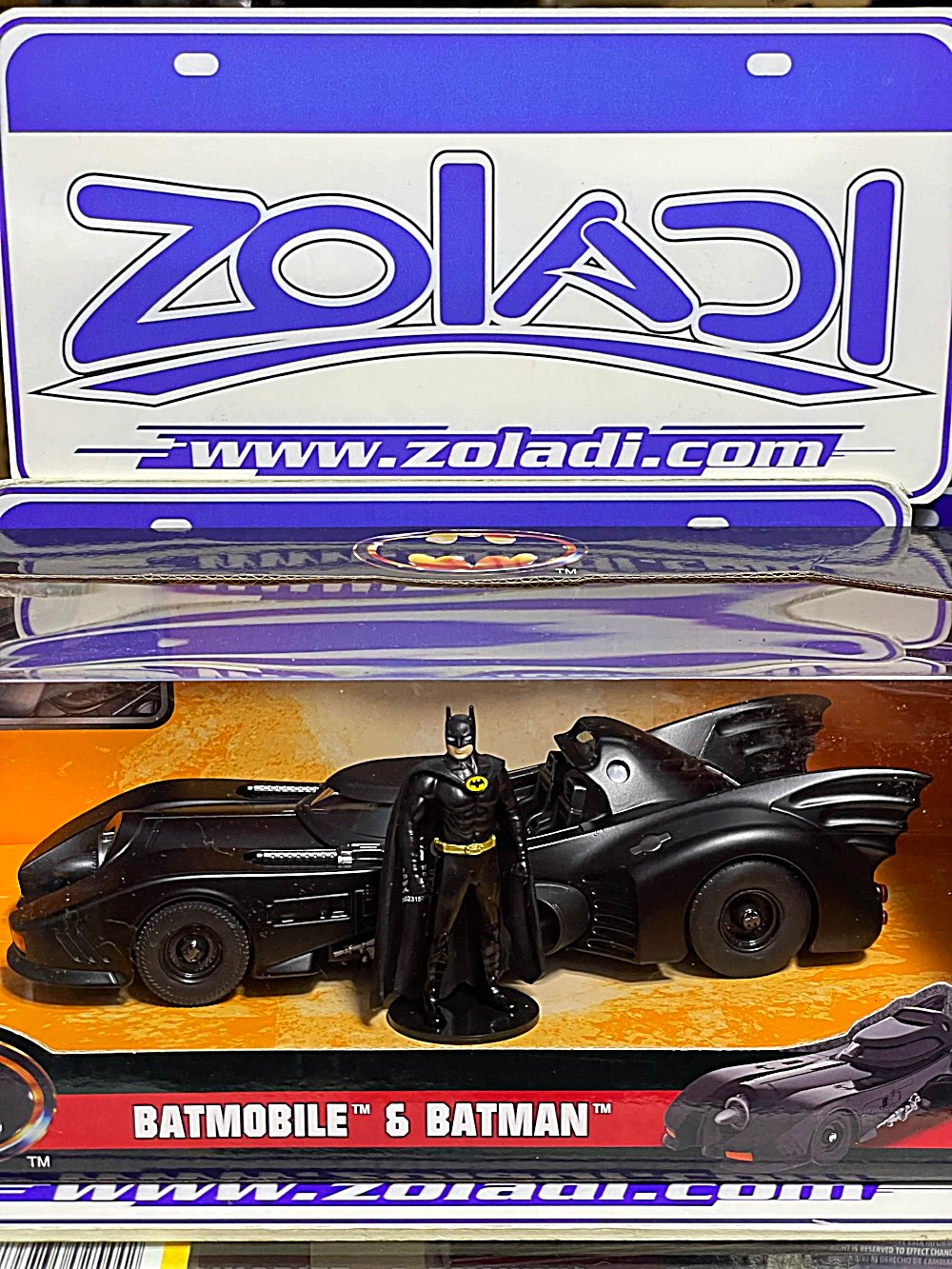98260 1/24 BATMOBILE & BATMAN