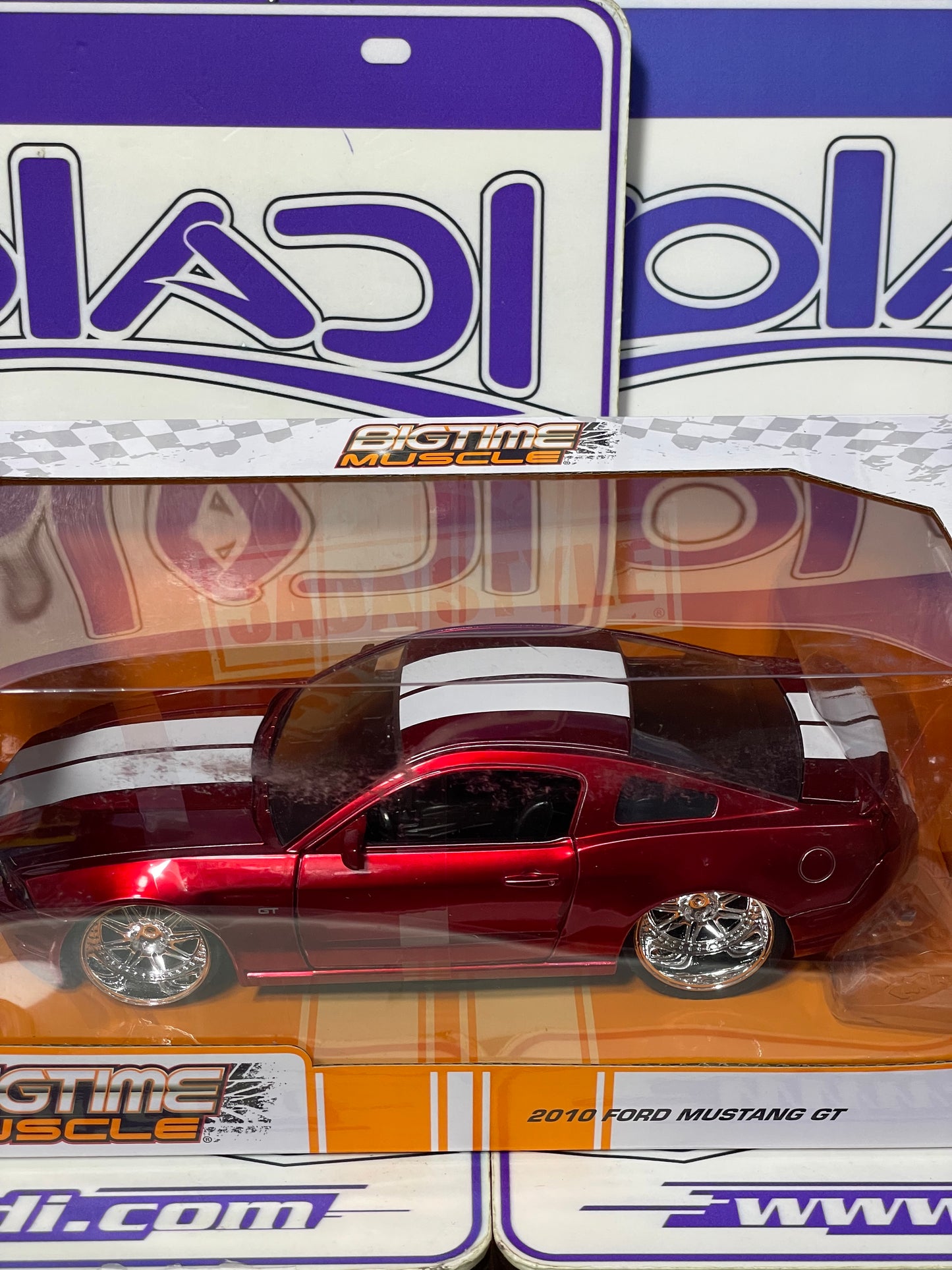92205 1/24 2010 FORD MUSTANG GT