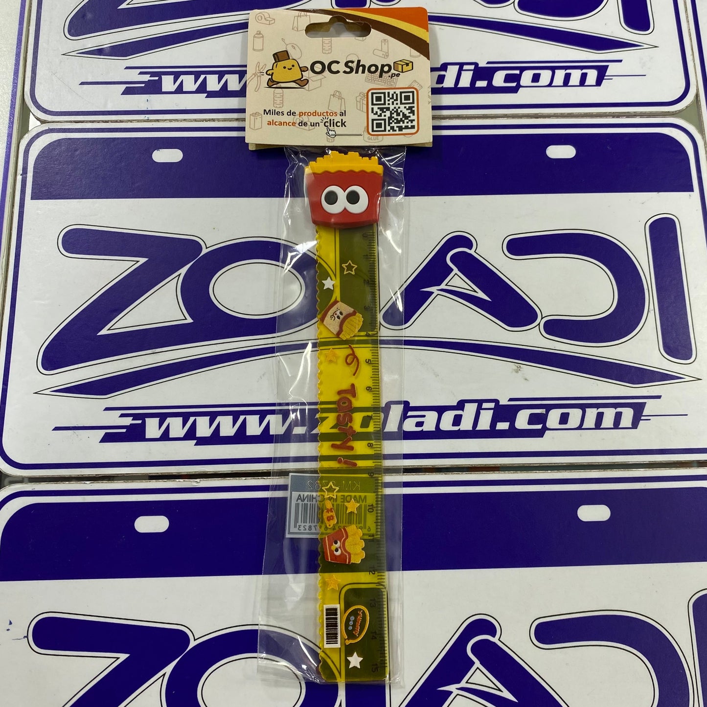 REGLA CON DISEÑO KAWAI ALEATORIO