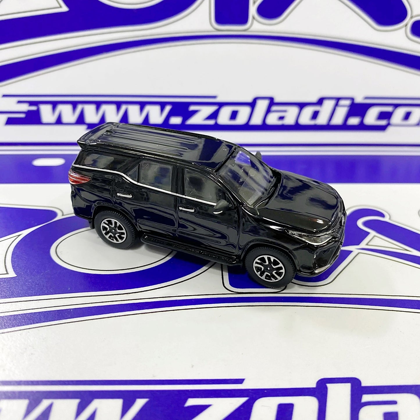 TOYOTA FORTUNER BLACK PARA64