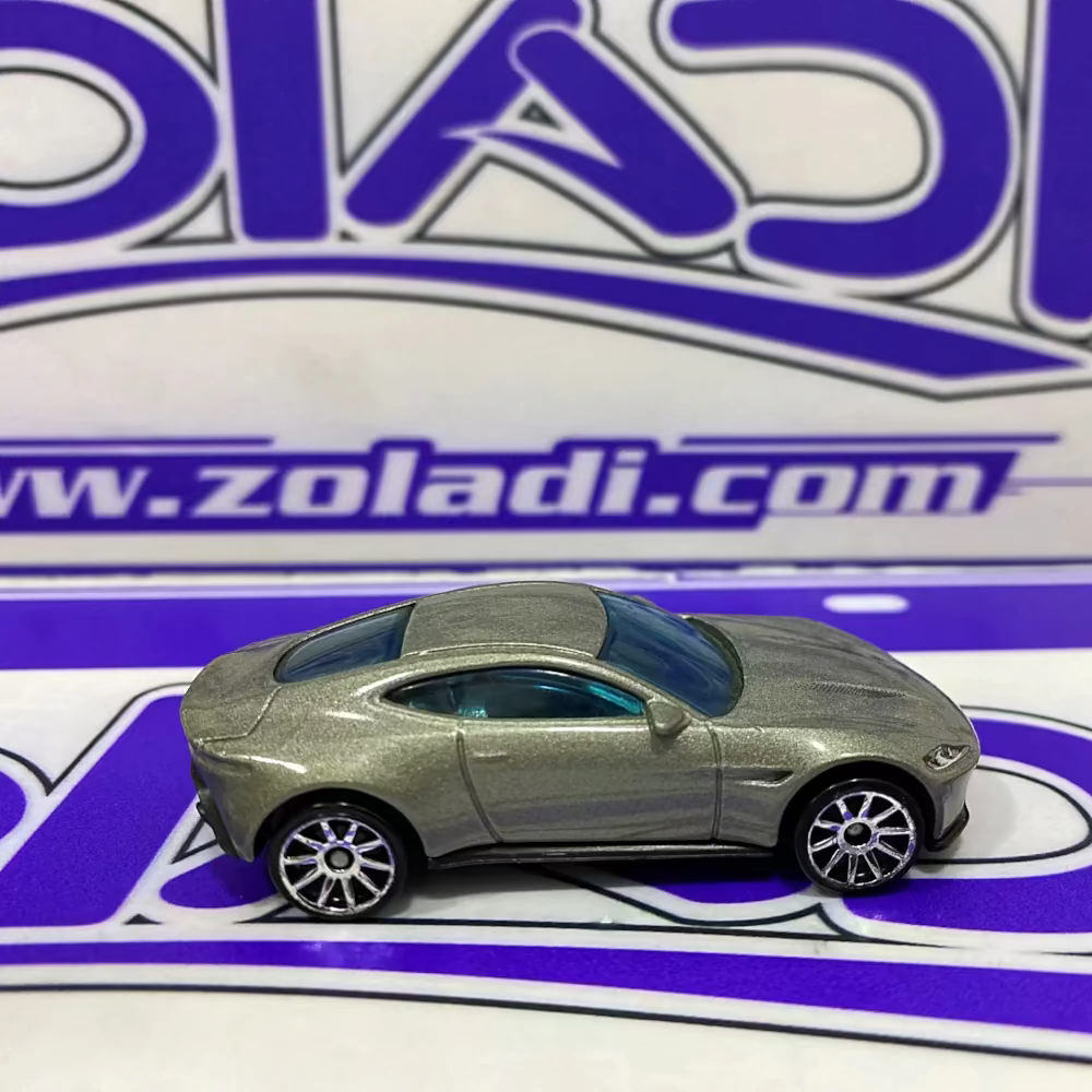 SU ASTON MARTIN DB10