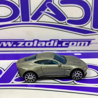 SU ASTON MARTIN DB10