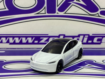 SU TESLA MODEL 3