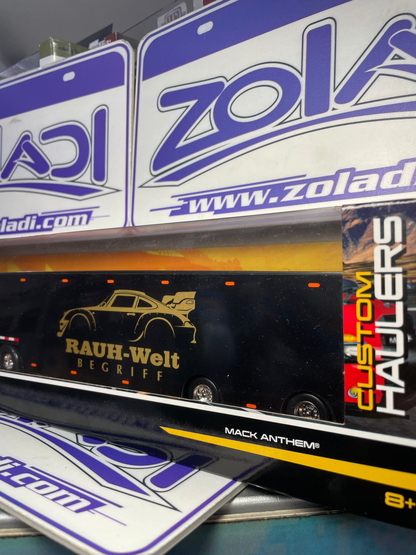 12418 Custom hauler Mack