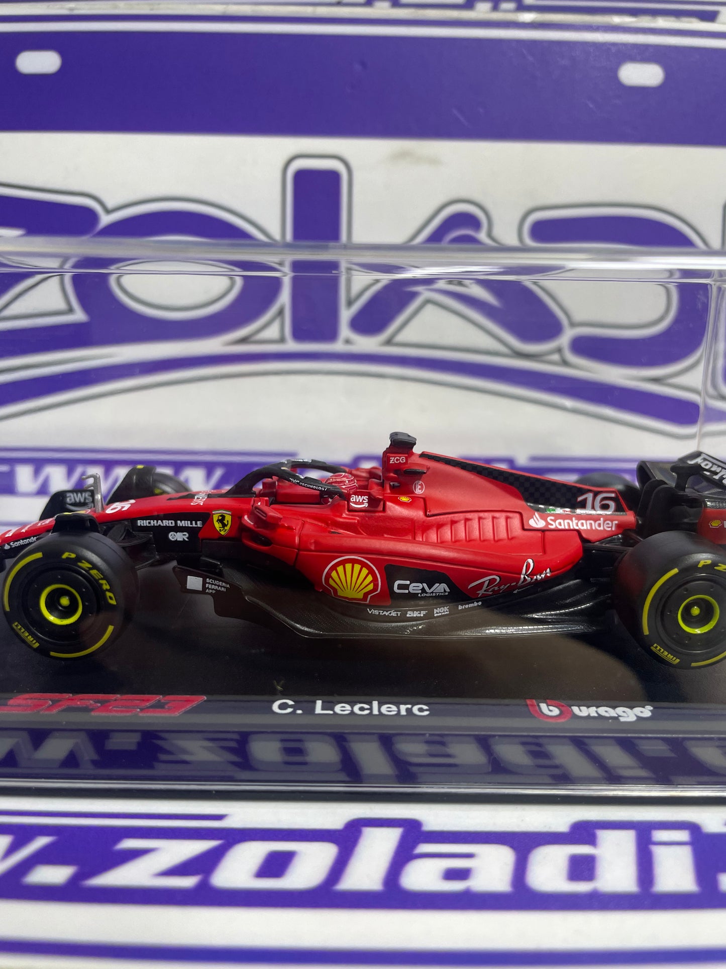 02416 SF23  LECLERC #16 FERRARI ( CON ACRÍLICO Y CASCO)