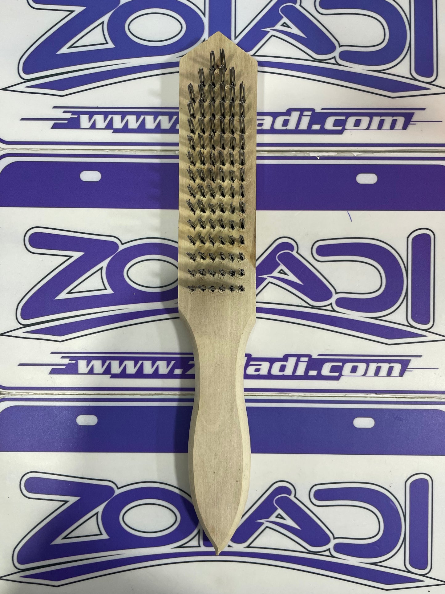 ESCOBILLA DE FIERRO PARA PINTURA O LIMPIEZA 6M/M