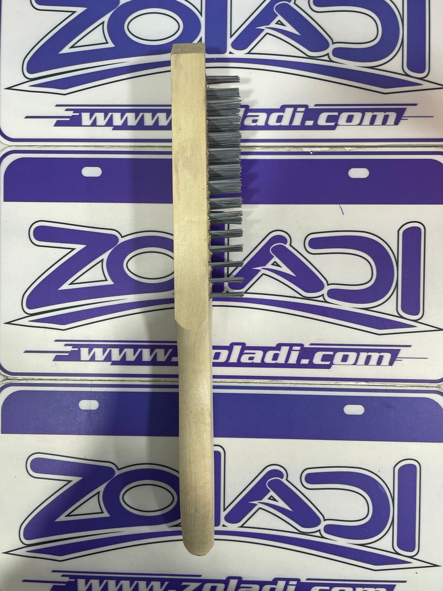 ESCOBILLA DE FIERRO PARA PINTURA O LIMPIEZA 6M/M