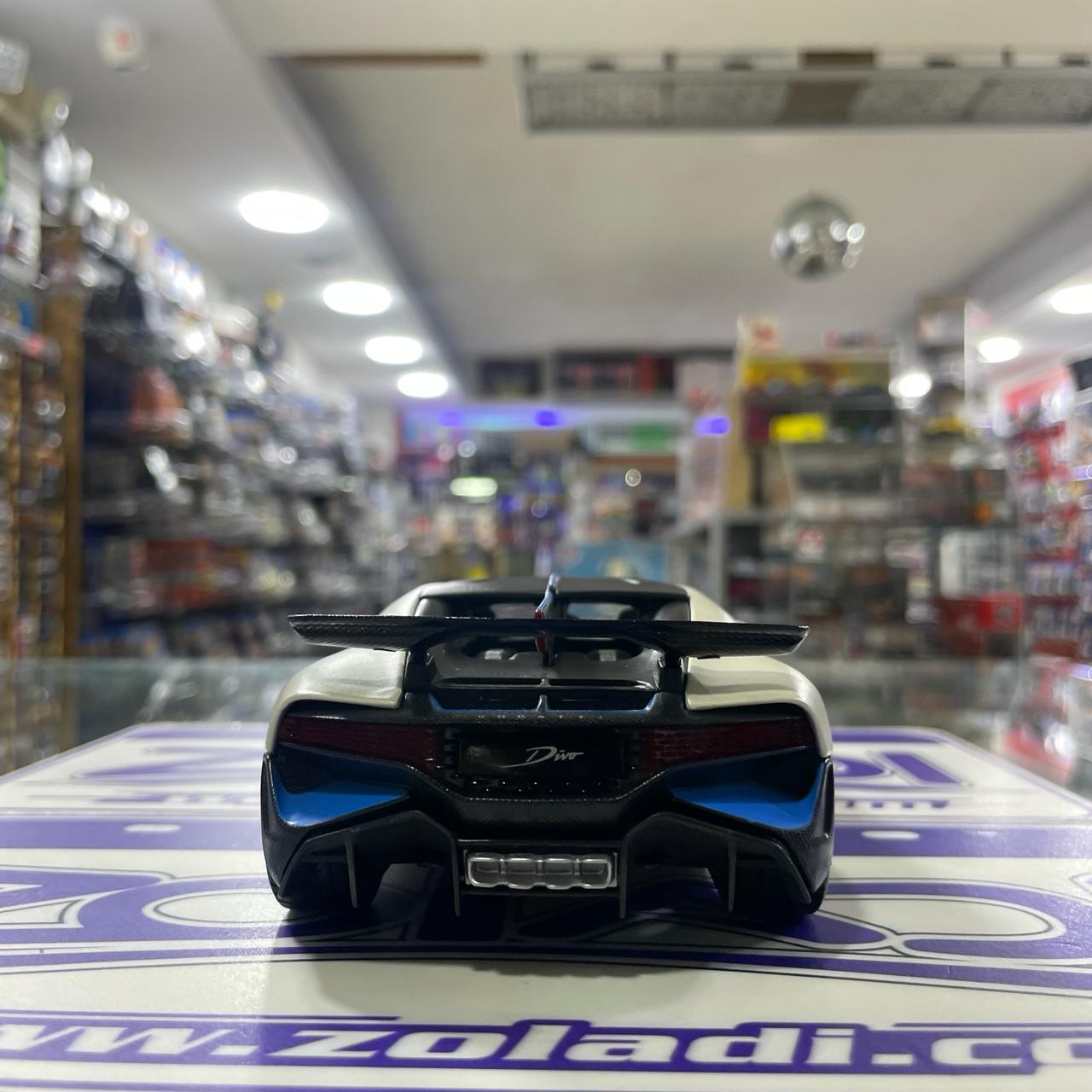 Suelto 1/24 BUGATTI DIVO MAISTO