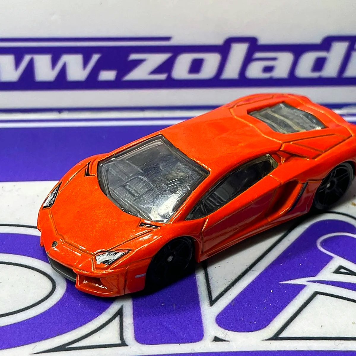 SU LAMBORGHINI AVENTADOR