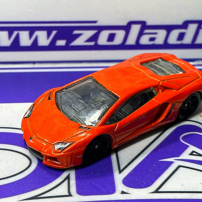 SU LAMBORGHINI AVENTADOR