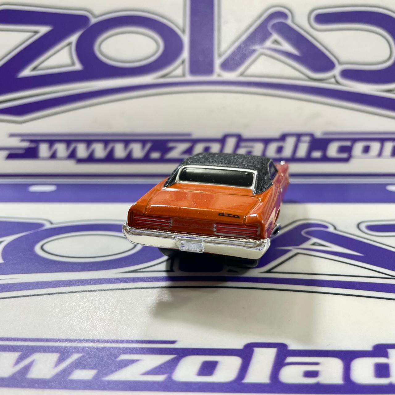 SU PONTIAC GTO NARANJA