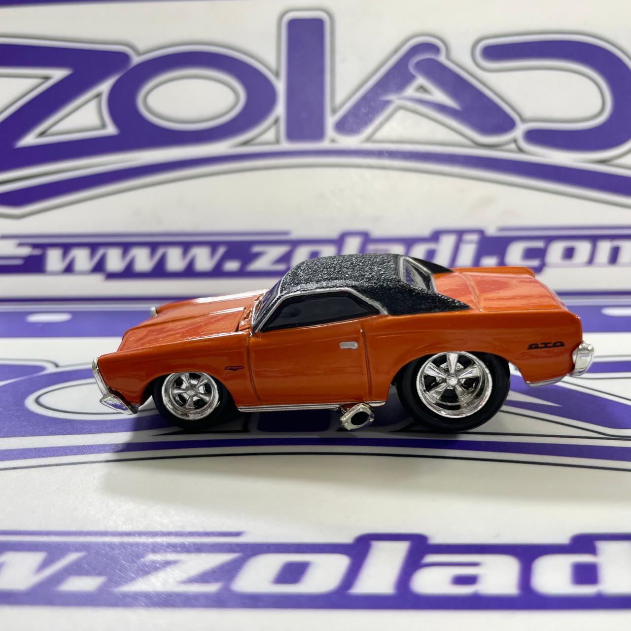 SU PONTIAC GTO NARANJA