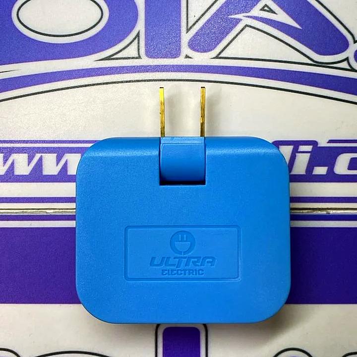 tomacorriente-triple-con-angulo-ajustable