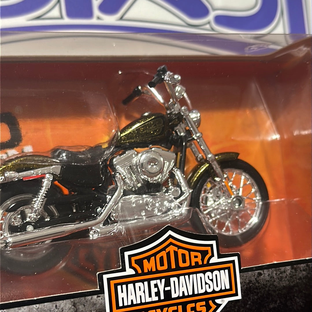 Maisto Harley Davidson M10 Dorado