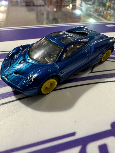 Su Pagani Huayra azul llantas de goma