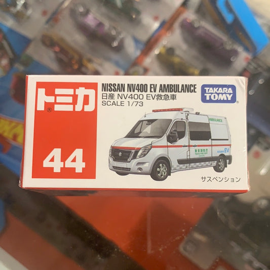 Nissan Nv400 ambulancia takara Tomy