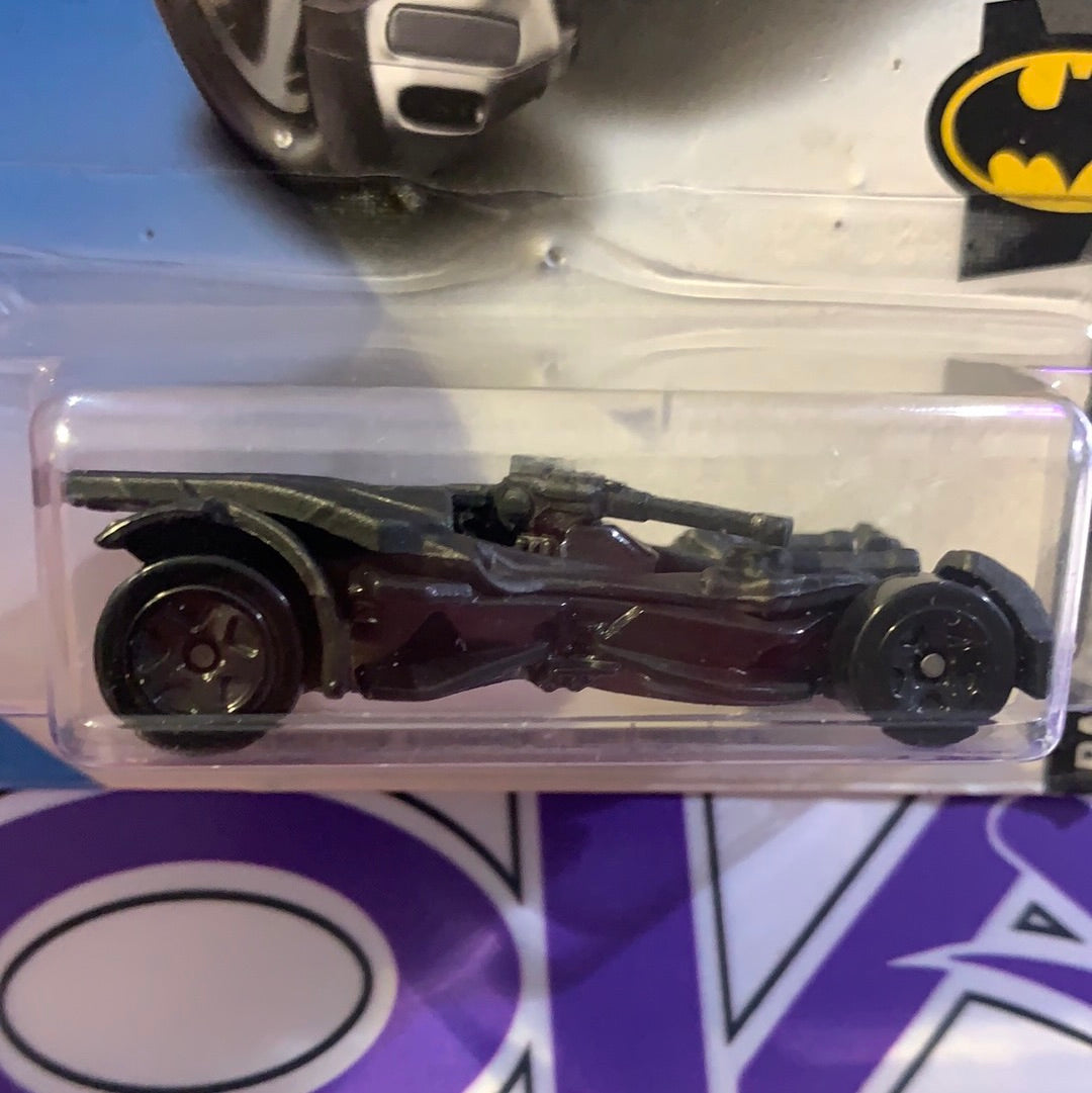 FJV39 Justice League Batmobile