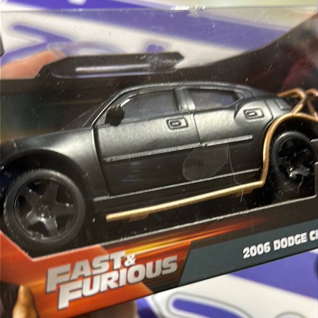 1/32 DODGE CHARGER 2006 33374